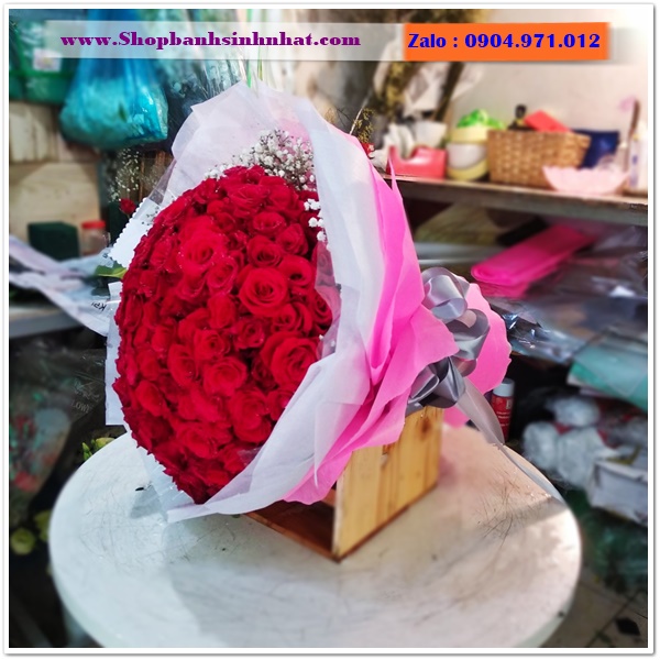 Giao bánh kem và hoa tươi ở quận 1