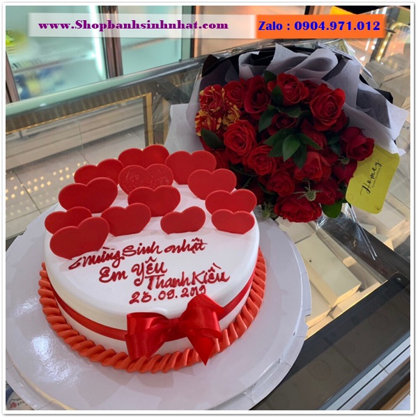 Đặt bánh kem và hoa tươi ở quận 1